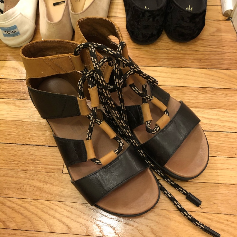 Sorel size 8 shoes